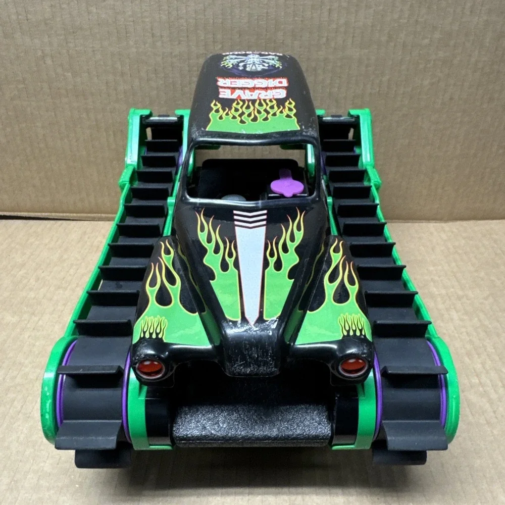 Monster Jam Grave Digger Trax RC All-Terrain Vehicle,‎ 1:15 Scale Toy Truck Only